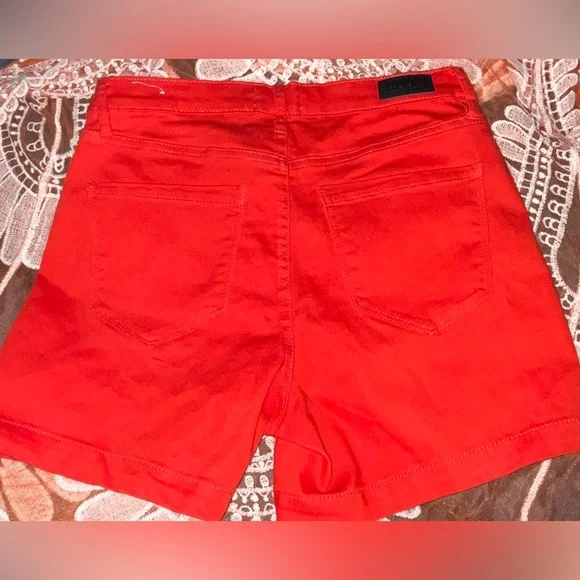 Shorts Size 8 NWOT - Picture 2 of 3